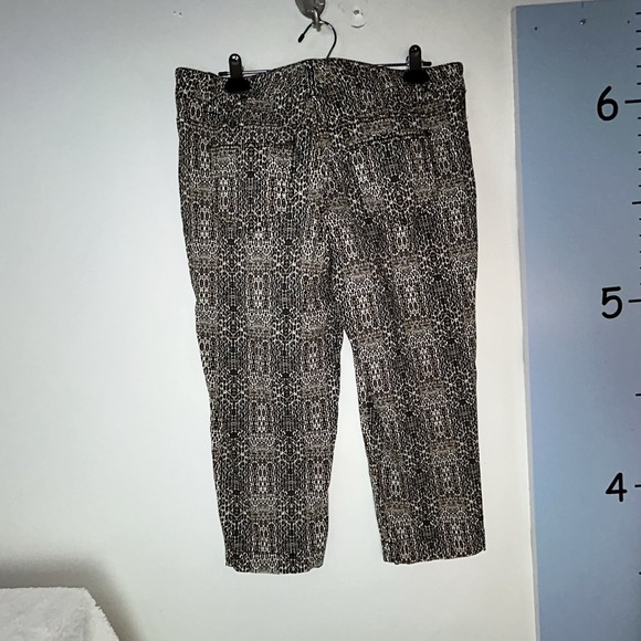 Tanjay Women's Size 14 Animal Print Bodycon Capri Pants - Picture 6 of 11